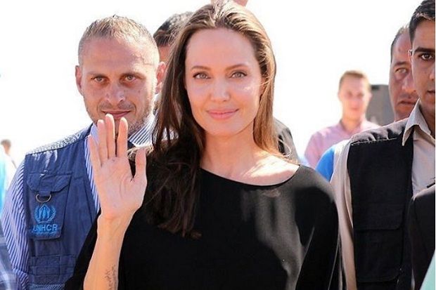 Kangen Brad Pitt, Angelina Jolie Perlambat Proses Cerai