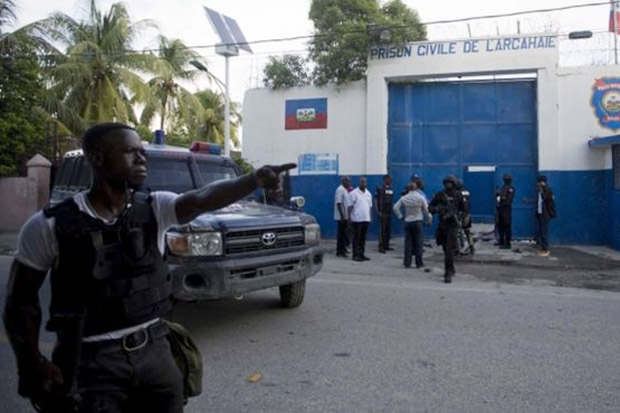 Bunuh Penjaga, 174 Napi Melarikan Diri dari Penjara Haiti