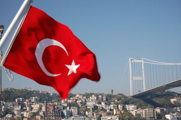 Bom Mobil Tewaskan 2 Polisi di Turki