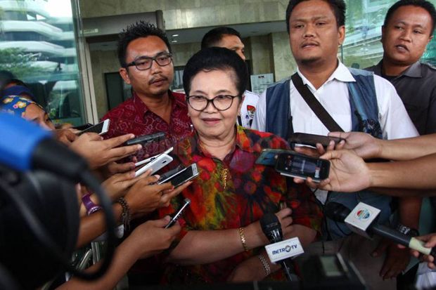 KPK Resmi Tahan Siti Fadilah Supari
