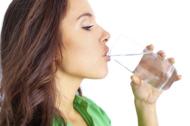 Manfaat Minum Air Putih saat Perut Kosong di Pagi Hari
