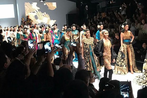 Anne Avantie Hadirkan Keindahan Bali di Jakarta Fashion Week 2017