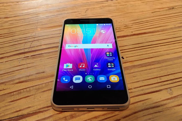 Smartphone Luna Hadir...