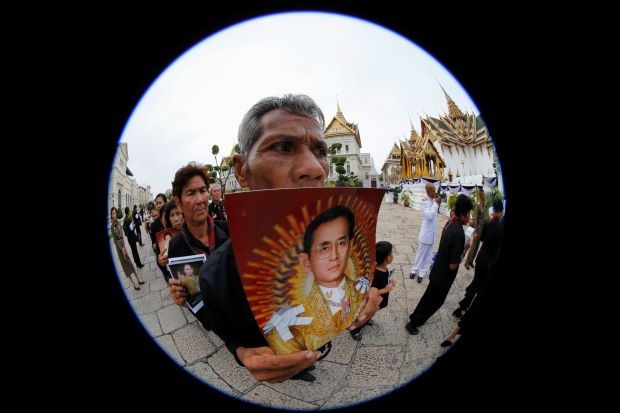 Tradisi Terhenti, Jenazah Raja Thailand Tak Dimasukkan ke Guci Emas