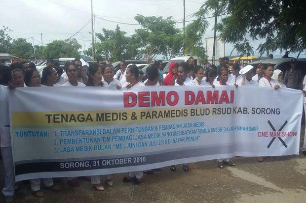 Ratusan Perawat dan Dokter Demo Rumah Sakit, Pasien Telantar