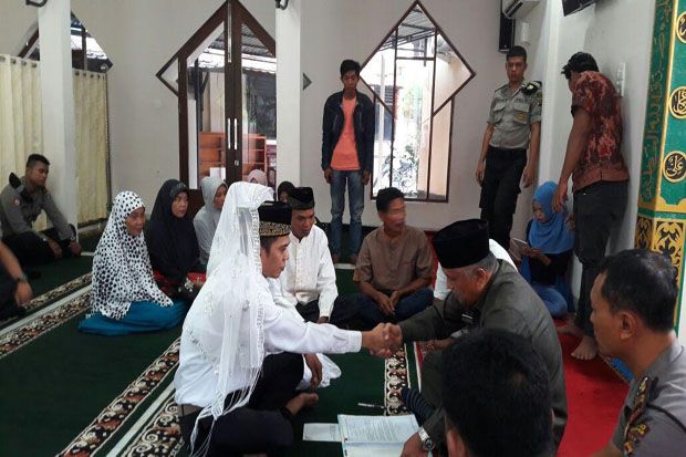 Pengantin Pria Terjerat Hukum, Pernikahan Dilangsungkan di Kantor Polisi