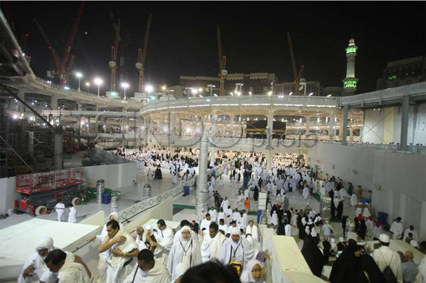 Ratusan Jemaah Umrah RI Telantar di Jeddah, Dikabarkan Ada yang Meninggal