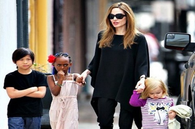 Brad Pitt Lepas Hak Asuh Anak pada Angelina Jolie