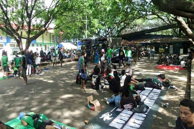 Ribuan Bonek Hijaukan Kota Bandung