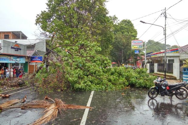 Listrik di Manado Padam Setelah Hujan dan Angin Kencang