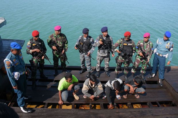 TNI AL Tangkap Kapal Bermuatan 30 Ton BBM Ilegal di Laut Kepri