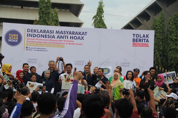 Ganjar dan Ratusan Warga Semarang Deklarasi Antihoax