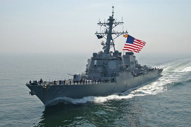 AS Beri Tembakan Peringatan pada Kapal Perang Iran di Selat Hormutz