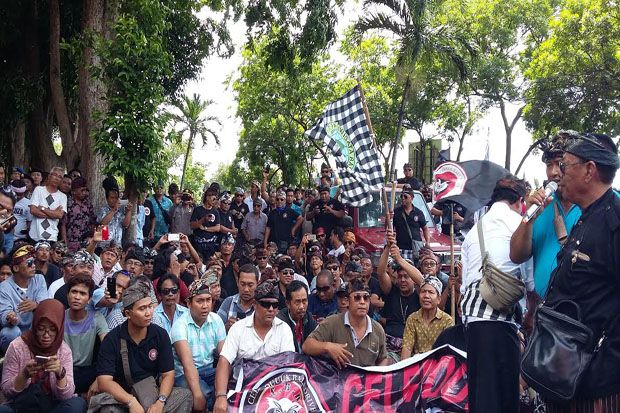 Ratusan Sopir di Bali Tuntut Taksi Online Ditutup