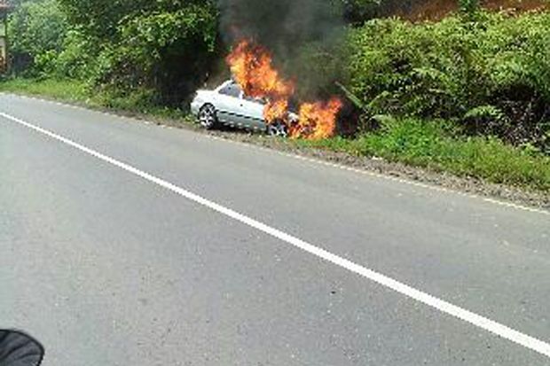 Mobil Sedan Terbakar di Lubuk Linggau, Sopir Menghilang