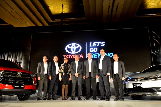 Toyota Resmi Luncurkan Innova New Venturer dan New Corolla Altis