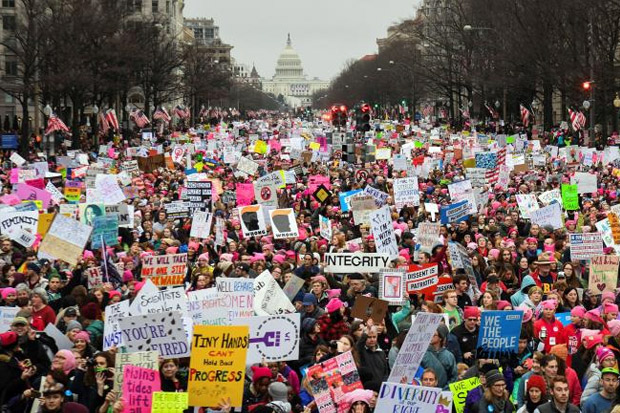 Aksi Tolak Trump Berlanjut, Giliran Kaum Perempuan Berdemonstrasi