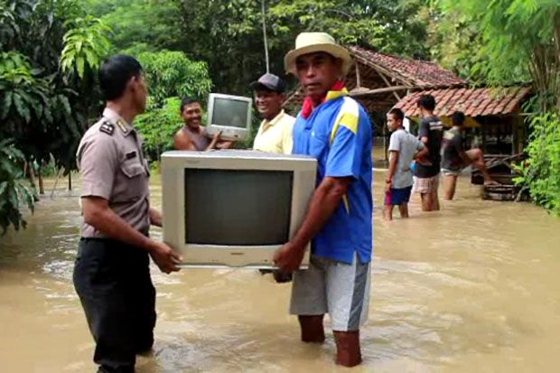 Sungai Cimanuk Meluap, Ratusan Rumah di Indramayu Terendam Banjir