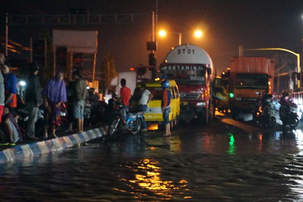 Banjir Lagi, Jalur Pantura Surabaya-Pasuruan Ditutup