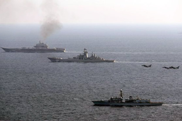 Kapal Perang Inggris Kawal Kapal Induk Rusia Lewati Selat Inggris