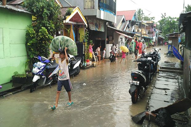 Banjir Rendam Sembilan Kelurahan, Warga Manado Mulai Mengungsi