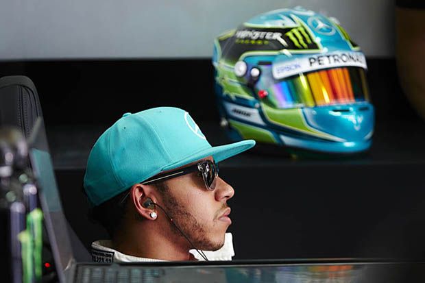 Lewis Hamilton Gelar Sayembara Desain Helmet