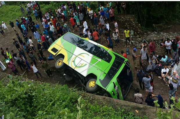 Bus Rombongan Dispenda Cirebon Masuk Jurang di Lombok, 2 PNS  Tewas
