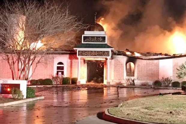 Kebakaran Hebat Hanguskan Masjid Islamic Center Texas