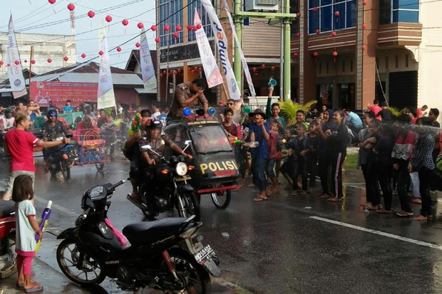 Perayaan Imlek di Riau, Polisi Ikut Baku Tembak dengan Warga