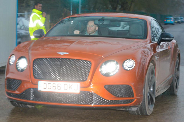 Wayne Rooney Pamer Mobil Baru Bentley GT Oranye