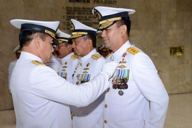 Lima Perwira TNI AL Peroleh Bintang Penghargaan dari Jokowi