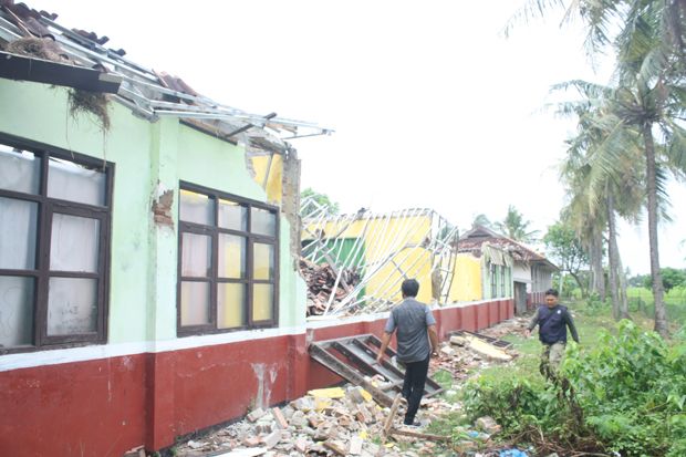 Bangunan Sekolah di Karawang Kembali Ambruk