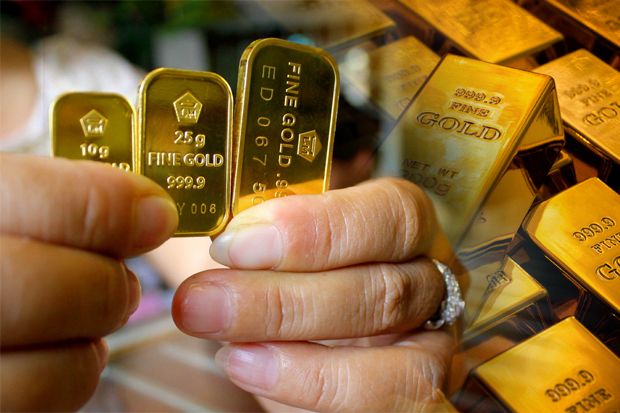 Buyback dan Harga Emas Antam Stagnan, Emas Dunia Tergelincir