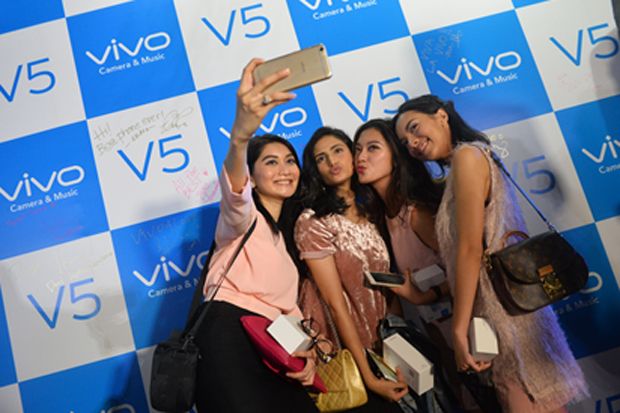 Smartphone Selfie Favorit Selebriti di Indonesia