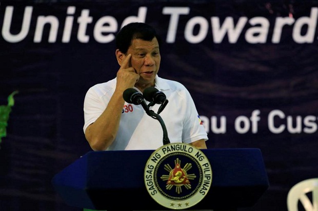 Presiden Duterte Tantang 228 Polisi Filipina Duel Tembak