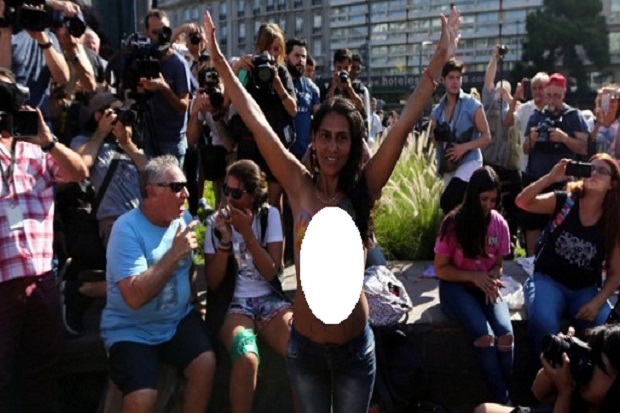 Tuntut Berjemur Setengah Telanjang, Para Wanita Argentina Demo Topless