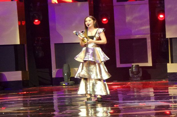 Prilly Latuconsina Persembahkan SON Awards 2017 untuk Para Fans