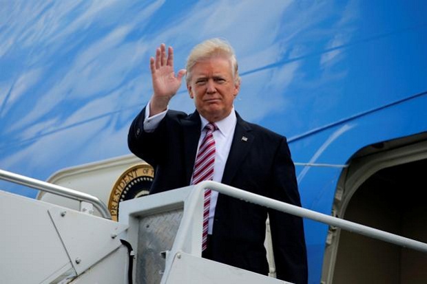 Pesawat Pribadi Dekati Pesawat Kepresidenan Trump Picu Penyelidikan