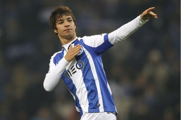 Porto Bakal Permanenkan Kontrak Torres