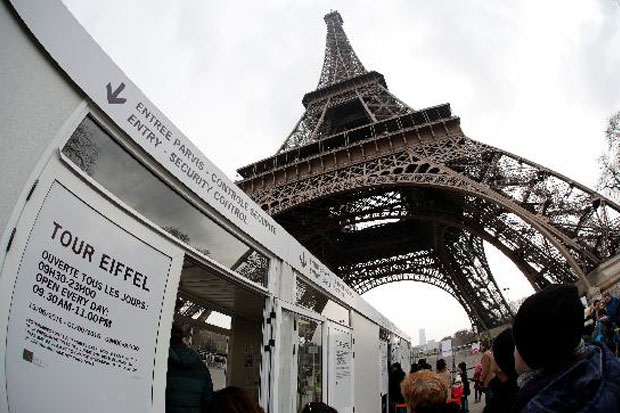 Menara Eiffel Akan Dilindungi Dinding Kaca Setinggi 2,5 Meter