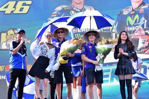 Rossi-Vinales Kibarkan Bendera Vietnam di MotoGP 2017