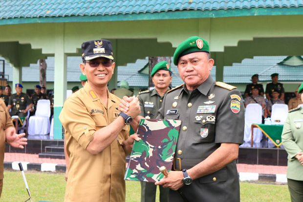 JR Saragih Hibahkan Bekas Kantor Bupati ke TNI AD