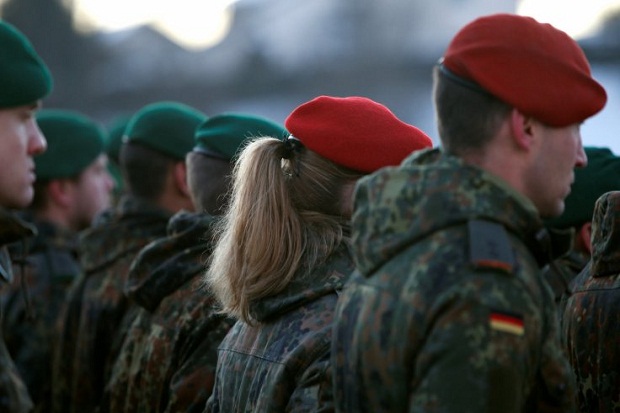 Perpeloncoan Memalukan, Tentara Perempuan Jerman Dipaksa Telanjang