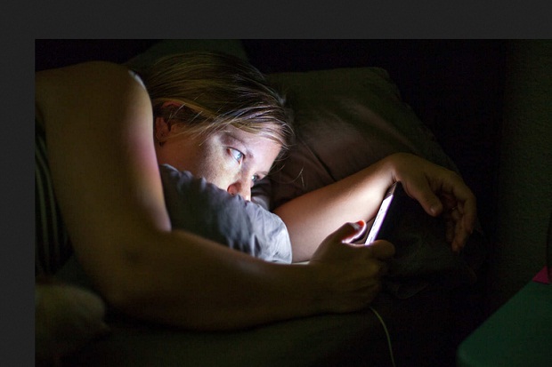 Gadget Ganggu Pola Tidur Malam, Ini Penjelasan Ilmiahnya
