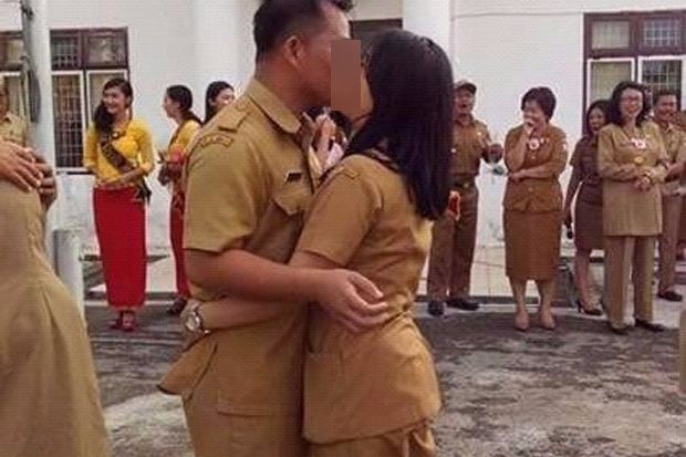 Heboh, Foto Ciuman PNS Nias Selatan di Hari Valentine Jadi Viral
