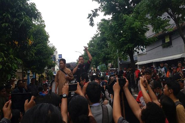 Massa Pendukung Imam-Fadli Geruduk KPU Kota Yogyakarta