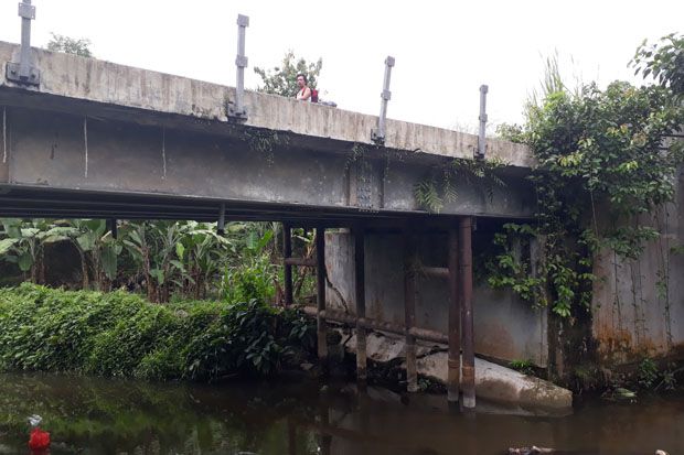 Retak, Jembatan Utama di OKU Selatan Terancam Ambruk