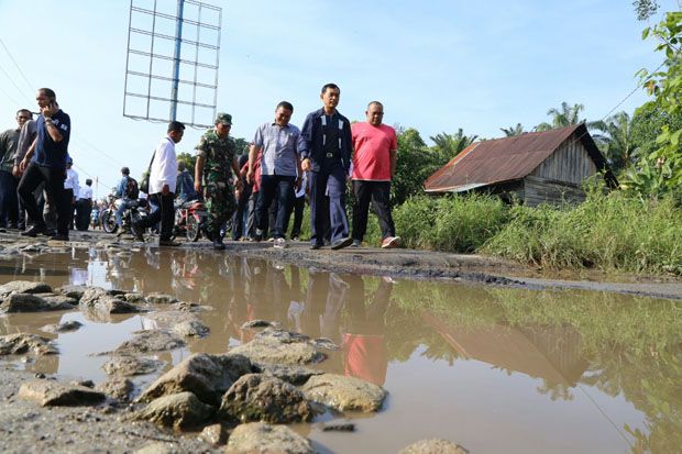 Jalan Kubangan di Hutabayu Raja Bakal Dihotmix Berkualitas 8 Ton