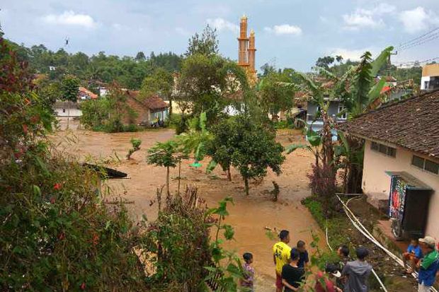 Banjir Bandang Terjang Bandung Barat