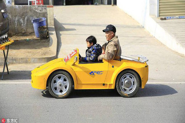 Kakek Ini Rakit Sendiri Mobil Lamborghini Buat sang Cucu